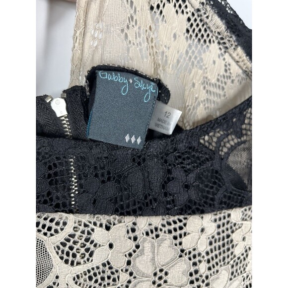 Gabby Skye Women's Striped Lace Shift Dress Size 12 Black Beige 3/4 Bell Sleeves - Picture 4 of 7